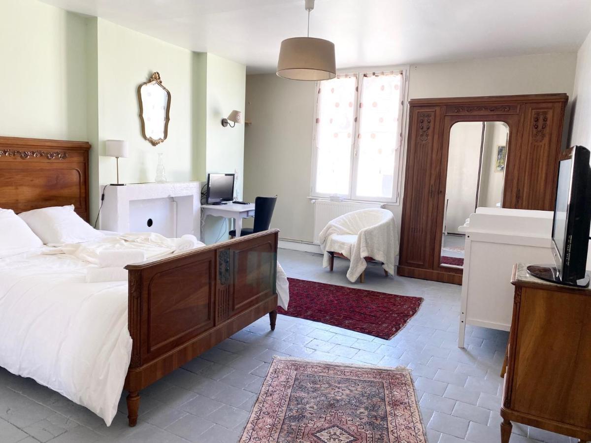 La Maison Des Remparts - Gite 3 Etoiles Pour 8 Pers A Loches Bagian luar foto
